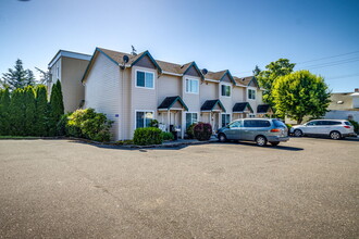 14937 SE Stark St in Portland, OR - Building Photo - Building Photo