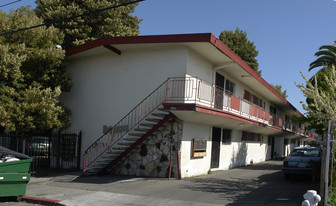 1402 Lockwood St in Oakland, CA - Building Photo