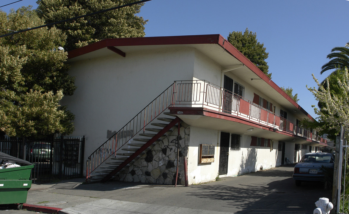 1402 Lockwood St in Oakland, CA - Foto de edificio