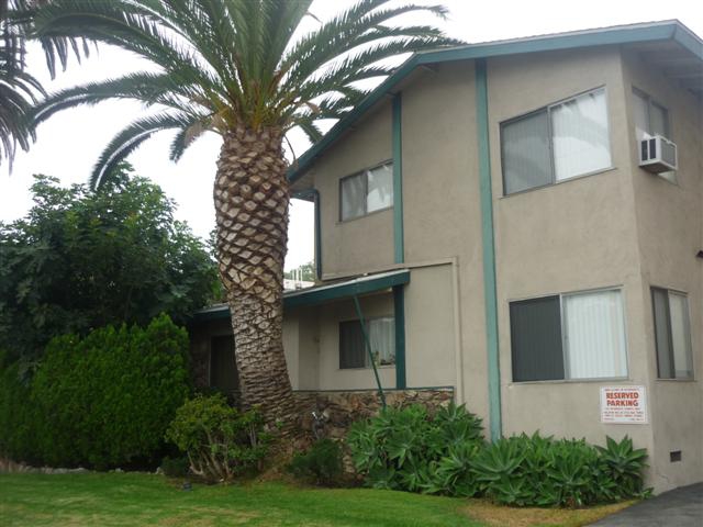 4643 Kester Ave in Sherman Oaks, CA - Foto de edificio - Building Photo