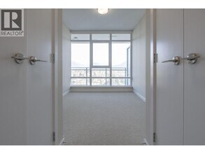 4485 Skyline Dr in Burnaby, BC - Building Photo - Building Photo