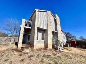1758-1760-1760 Horseshoe Cir in Round Rock, TX - Building Photo