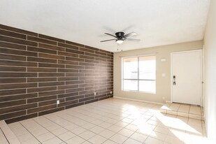 3011 N 86th Ave in Phoenix, AZ - Building Photo