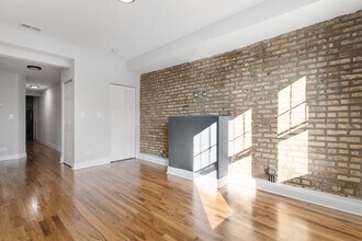 7324 N Damen Ave in Chicago, IL - Building Photo - Building Photo