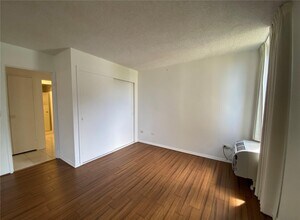 521 Hahaione St in Honolulu, HI - Building Photo - Building Photo