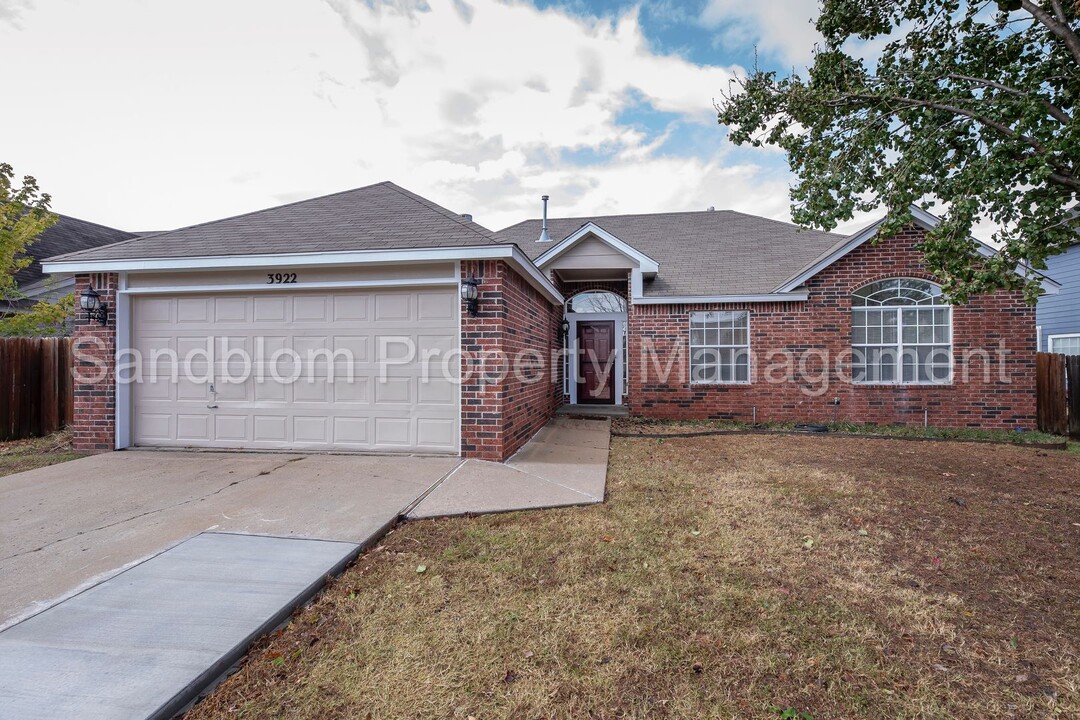 3922 S 198th E Ave in Broken Arrow, OK - Building Photo