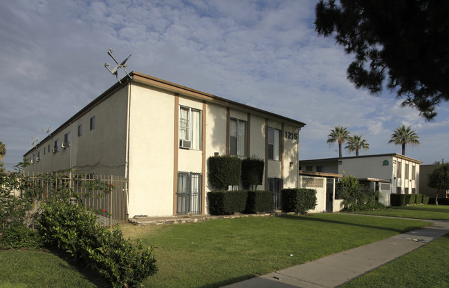 1215-1221 N Dresden Pl in Anaheim, CA - Building Photo - Building Photo