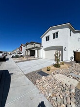 7919 Schist Rd in Sparks, NV - Building Photo - Building Photo