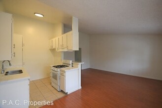 13846 Sherman Way in Los Angeles, CA - Building Photo - Building Photo