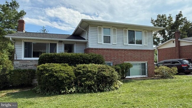 31 Belmore Rd in Lutherville, MD - Foto de edificio - Building Photo