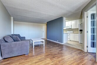 2225 Buchtel Blvd S in Denver, CO - Building Photo - Building Photo
