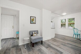 561 Madison St in Eugene, OR - Building Photo