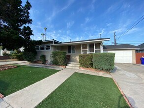 5032 Rockford Dr in San Diego, CA - Building Photo - Building Photo