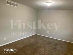 1745 Pinebluff Ln in Cincinnati, OH - Foto de edificio - Building Photo