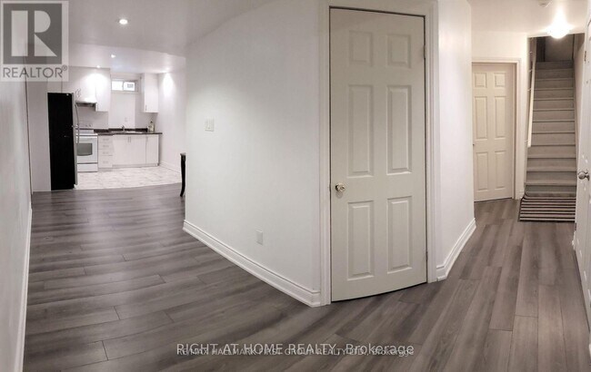 4 Elwin Rd in Brampton, ON - Building Photo - Building Photo