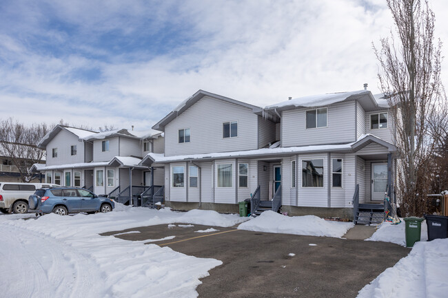 4 Crystal Ridge Cove in Strathmore, AB - Building Photo - Primary Photo