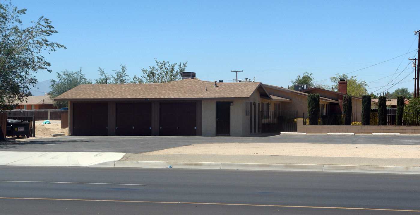 13176 Navajo Rd in Apple Valley, CA - Building Photo