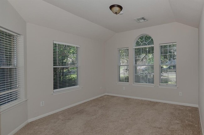 99 E Foxbriar Forest Cir in Spring, TX - Building Photo - Building Photo