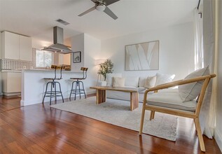 5212 Halmark Dr in Austin, TX - Building Photo - Building Photo