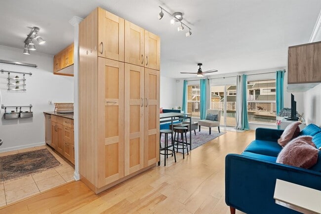property at 1818 S Lakeshore Blvd
