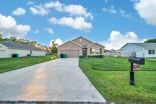2538 SE Rock Springs Dr in Port St. Lucie, FL - Building Photo