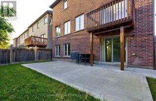 42 Arrowpoint Dr in Brampton, ON - Building Photo