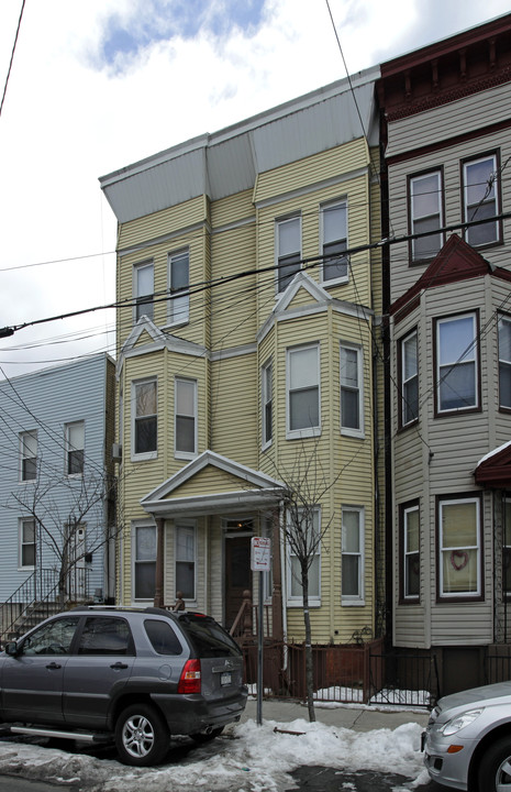 80 Webster Ave in Jersey City, NJ - Foto de edificio