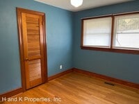 3046 Turnpike Rd photo'