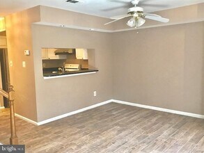 6090 Netherton St in Centreville, VA - Foto de edificio - Building Photo