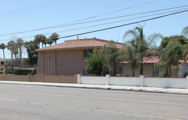 Mollison Palms in El Cajon, CA - Foto de edificio - Building Photo