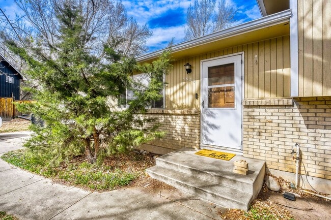 Spacious Cul-de-Sac Home Near CSU in Fort Collins, CO - Building Photo - Building Photo