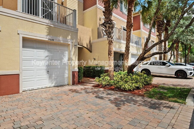 4649 SW 75th Way in Davie, FL - Building Photo - Building Photo
