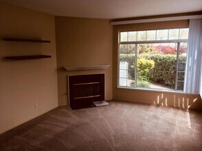 310 Commodore Dr in Richmond, CA - Building Photo - Building Photo