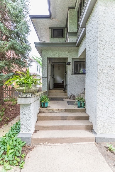 property at 202 Ridgeland Ave