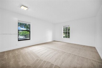 7550 Stirling Rd in Hollywood, FL - Foto de edificio - Building Photo