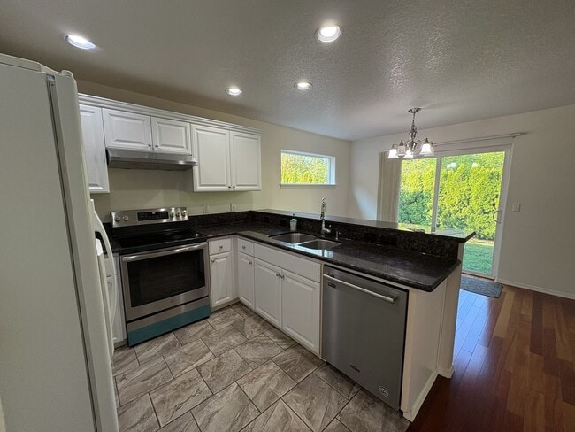 16850 NW Arizona Dr in Beaverton, OR - Building Photo - Building Photo