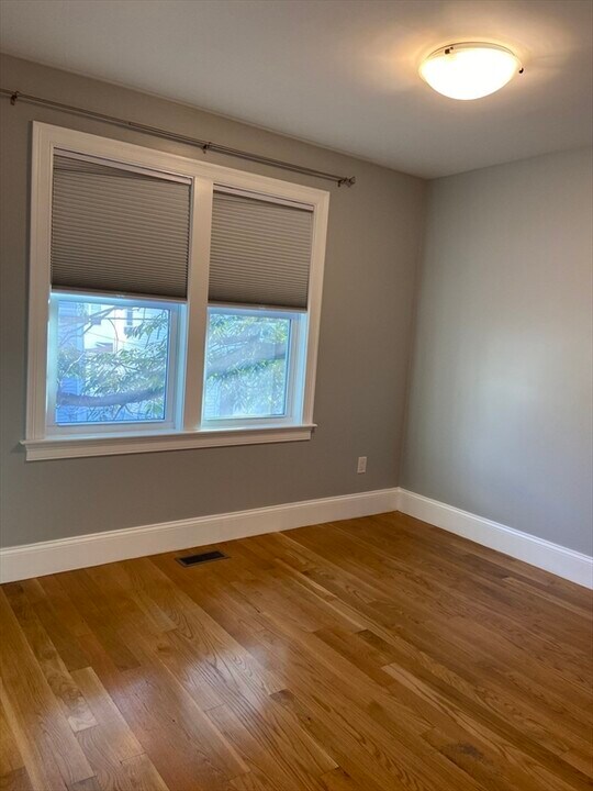 5 Plymouth St, Unit 2 in Cambridge, MA - Foto de edificio