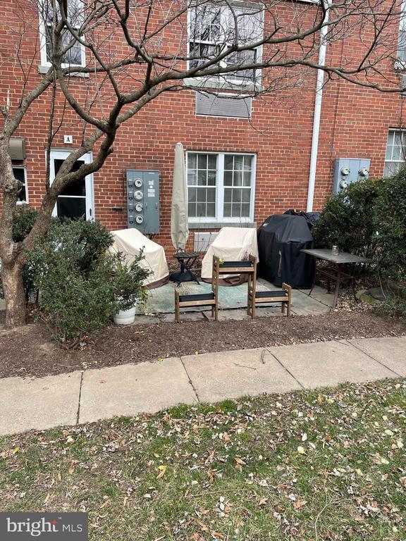 property at 111 E Glebe Rd