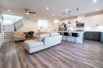 2056 Johanna Dr in Houston, TX - Building Photo - Building Photo