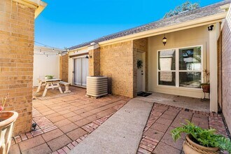 1814 Veranda Dr in West Columbia, TX - Building Photo - Building Photo