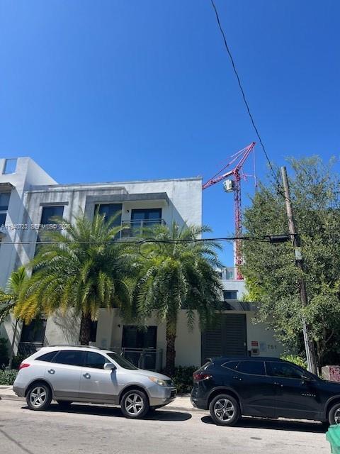 751 NW 1st St in Miami, FL - Building Photo