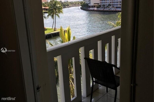 1889 S Ocean Dr in Hallandale Beach, FL - Building Photo - Building Photo