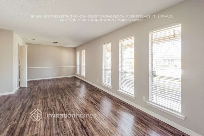 1506 Mayfield Ave in Garland, TX - Foto de edificio - Building Photo