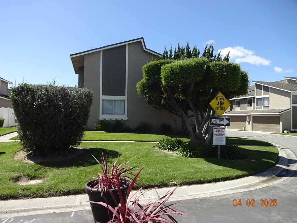 86 Bahia Cir in Santa Paula, CA - Building Photo