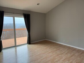 924 Windstone Ct in Lake In The Hills, IL - Building Photo - Building Photo