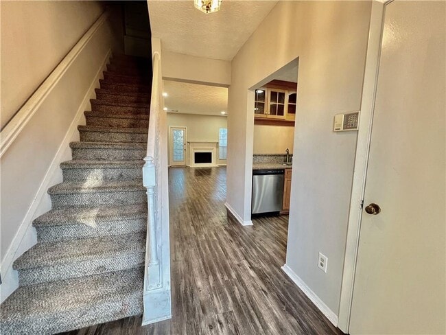 206 Wedgewood Way in Atlanta, GA - Building Photo - Building Photo