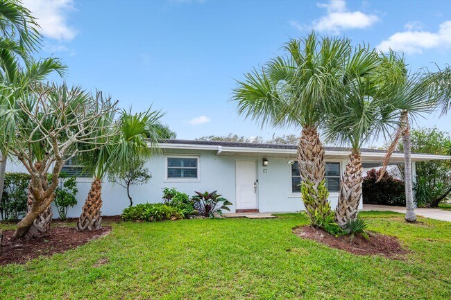 16 Ridgewood Cir in Jupiter, FL - Building Photo - Building Photo