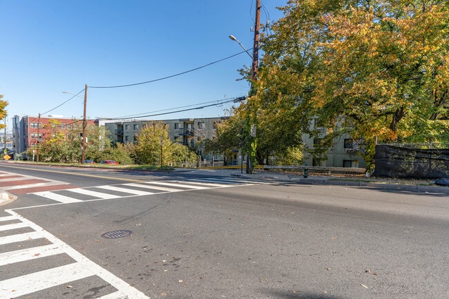 Parkway House Apartments in Washington, DC - Building Photo - Building Photo