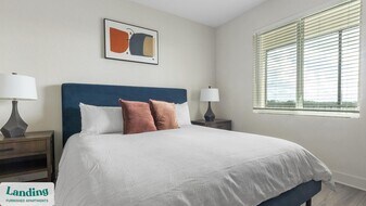 9650 52nd Ave E, Unit 2-405 in Palmetto, FL - Building Photo