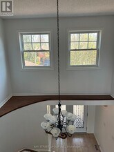 1341 Old English Ln in Oakville, ON - Building Photo - Building Photo